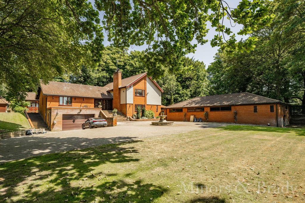 Leeder Hill, Postwick, NR13 5 bed detached house for sale £1,000,000
