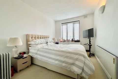 32 Discovery Walk, London, E1W 2JG