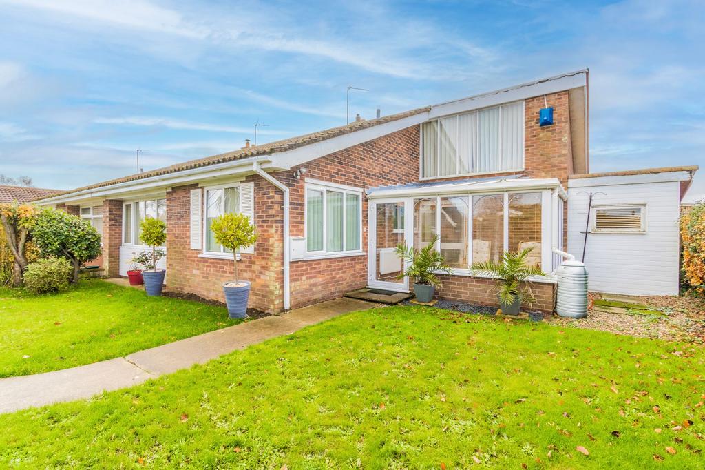 Firs Avenue, Ormesby, NR29 2 bed semidetached bungalow for sale £240,000