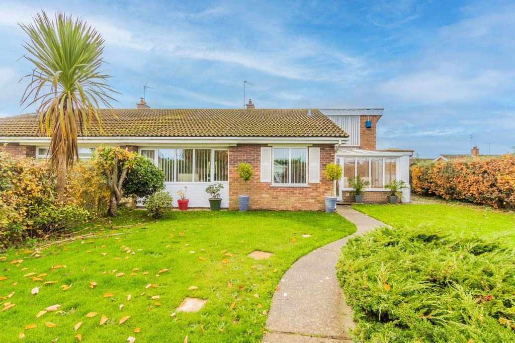 Firs Avenue, Ormesby, NR29 2 bed semidetached bungalow for sale £240,000