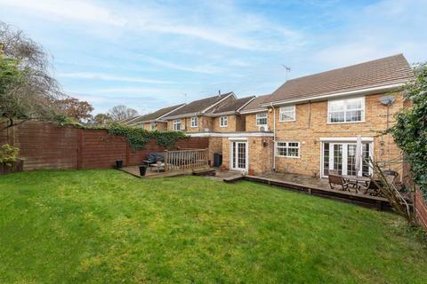 12 Berkeley Close, Elstree, Borehamwood, WD6 3JN