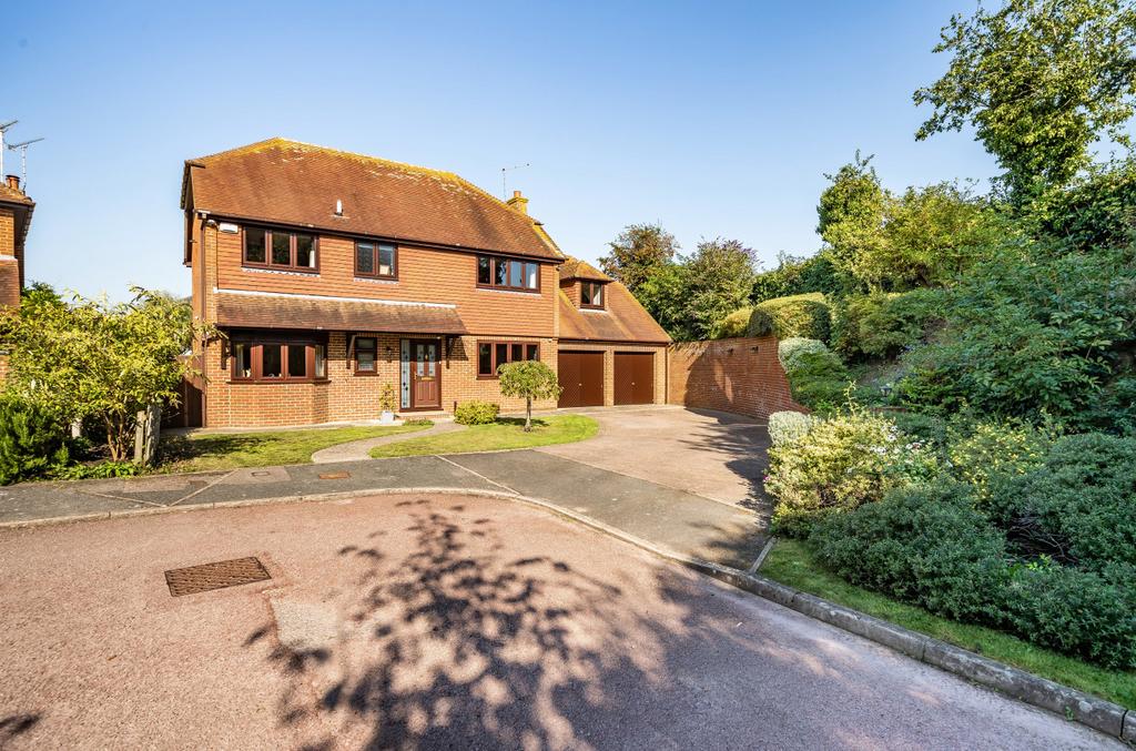 Rowan Close, Staple, Canterbury, Kent, CT3 5 bed detached house for