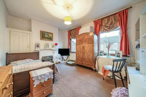 15 Ranmere Street, London, SW12 9QQ