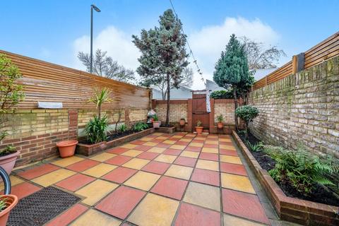 15 Ranmere Street, London, SW12 9QQ