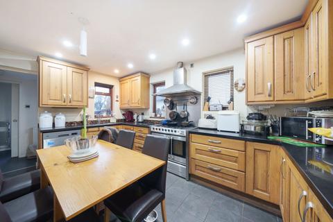 78 Oak Hill, Wood Street Village, Guildford, GU3 3ES