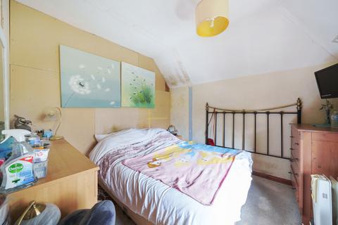 78 Oak Hill, Wood Street Village, Guildford, GU3 3ES