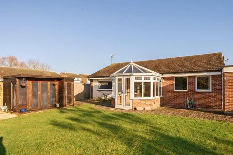 3 bedroom detached bungalow for sale, Kings Meadow,  Bicester,  OX26