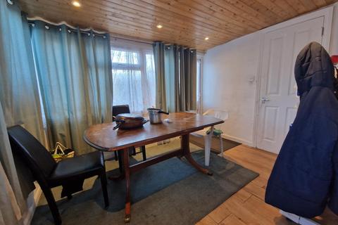 3 bedroom end of terrace house for sale - Oxlow Lane, Dagenham RM9 5XD