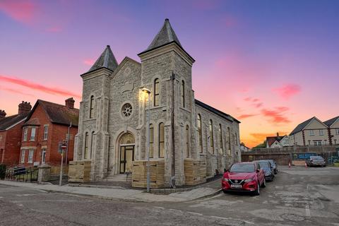 1 bedroom flat for sale, Queen Street, Gillingham, Dorset. SP8 4DZ