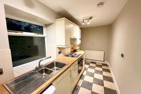 2 bedroom terraced house to rent, Calderside, Hebden Bridge, HX7 6NG