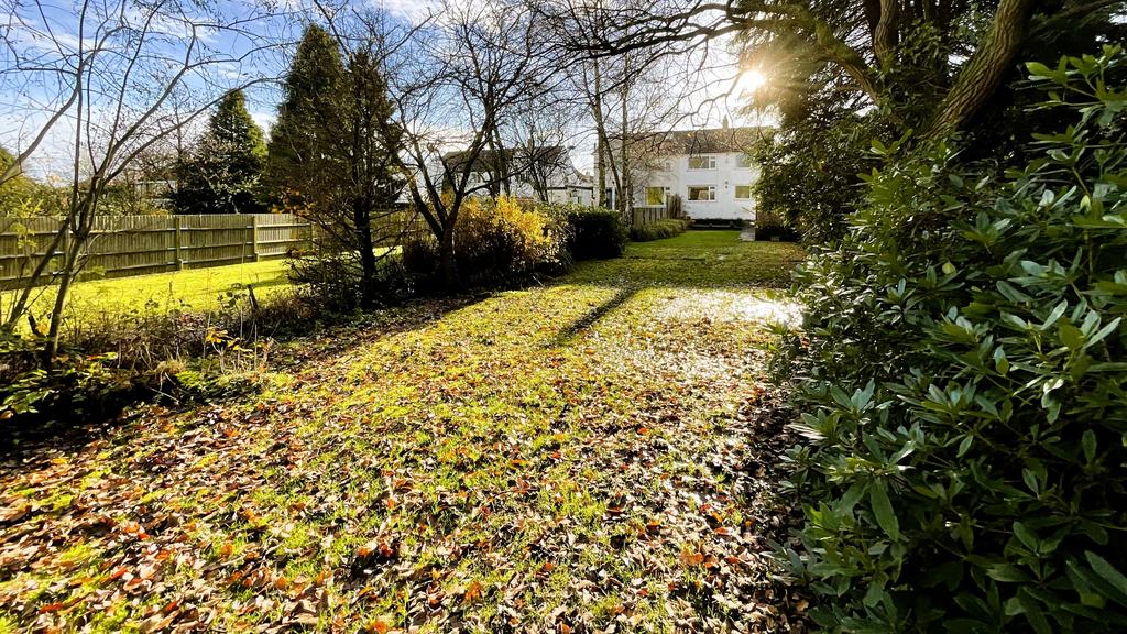 Kingsley Drive, Adel, Leeds, West Yorkshire 3 bed semidetached house