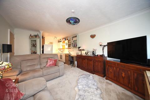 2 bedroom apartment for sale, Barons Court, Earls Meade, Luton, Bedfordshire, LU2