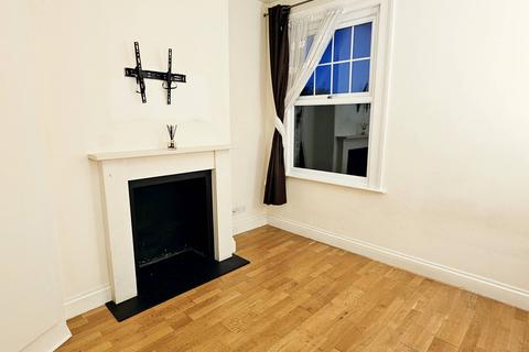 1 bedroom in a house share to rent - Victoria Road, London N22