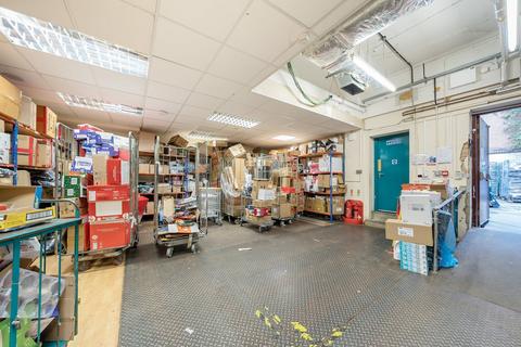 Retail property (high street) to rent, Watford WD17
