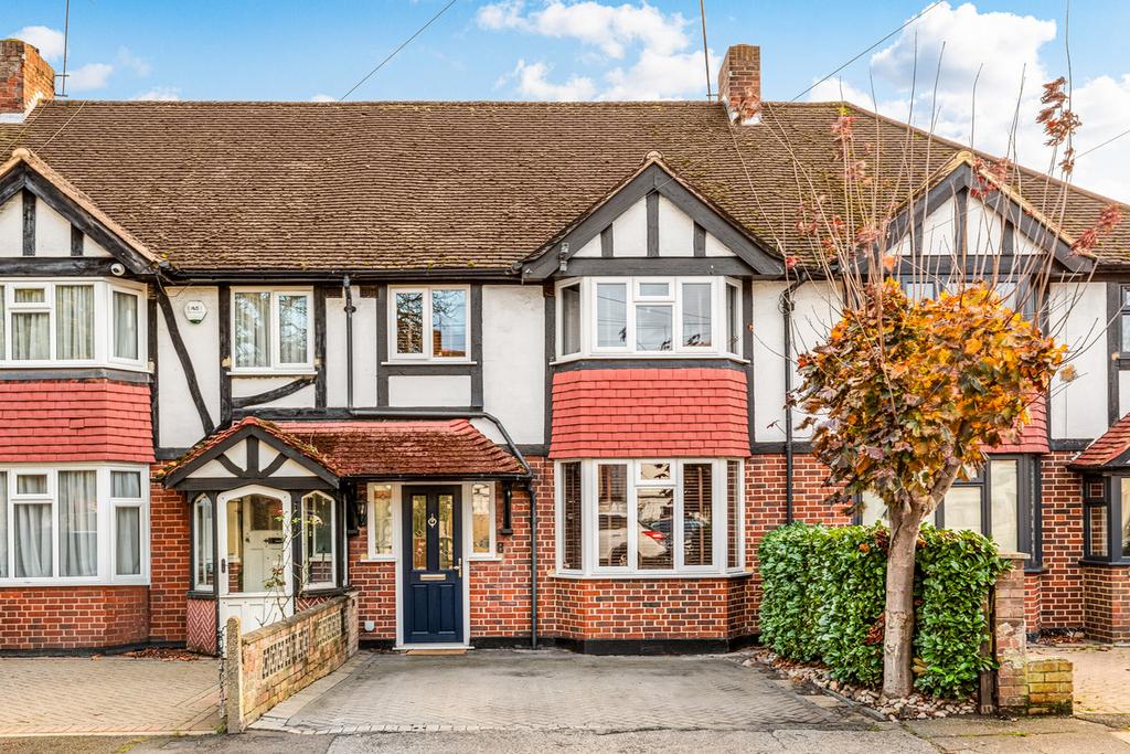 Heathcroft Avenue, SunburyonThames, TW16 3 bed terraced house for