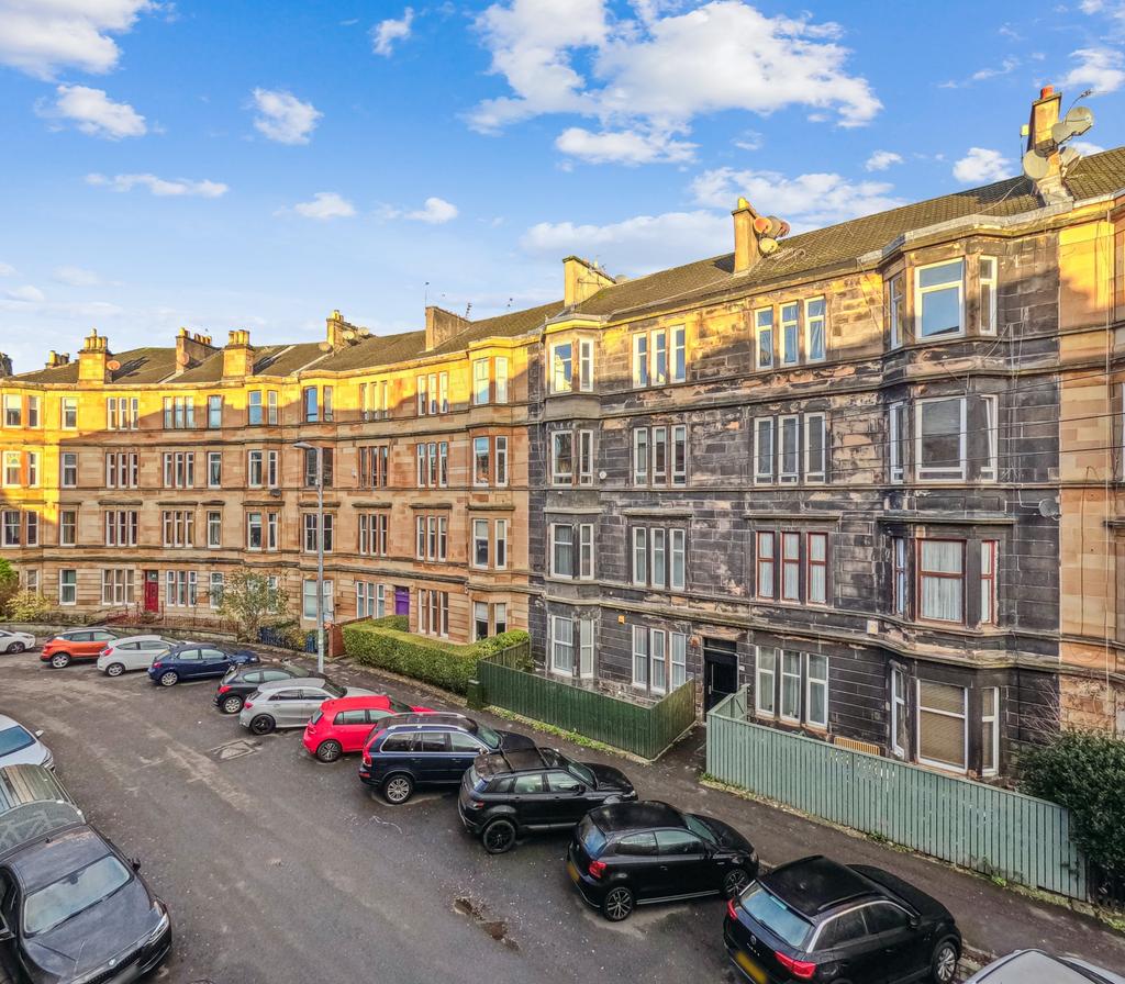 Albert Avenue, Flat 2/2, Queens Park, Glasgow, G42 8RD 2 bed flat for
