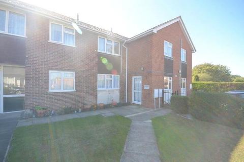 2 bedroom apartment to rent - Skeales Court, Sunrise Avenue, Hornchurch, RM12