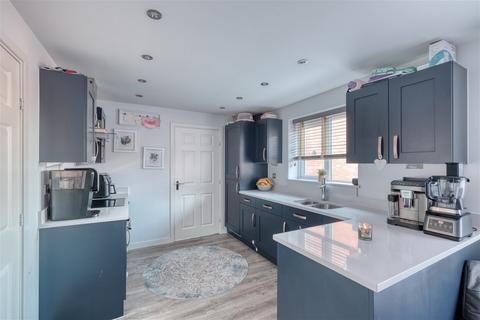 3 Fairfax Way, Rushwick, Worcester, WR2 5TZ