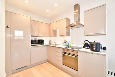 2 bedroom flat for sale, White Lion Close, East Grinstead, West Sussex
