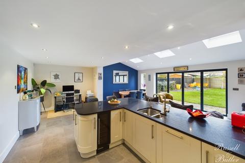 4 bedroom detached house for sale, North End Road, Steeple Claydon