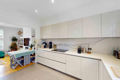 2 bedroom terraced house to rent - Melbourne Grove, London, SE22