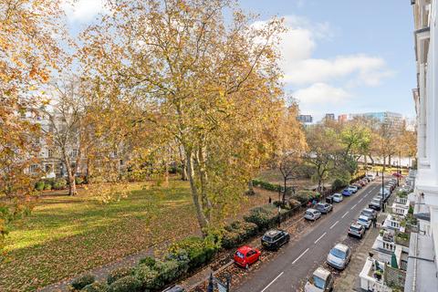 3 bedroom flat for sale, St Georges Square, London, SW1V