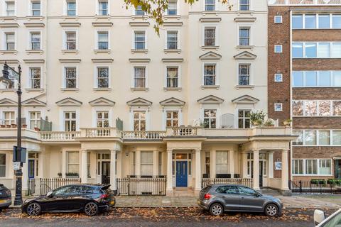 3 bedroom flat for sale, St Georges Square, London, SW1V