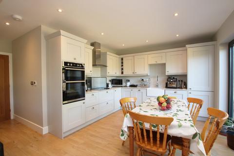 4 bedroom detached bungalow for sale, Gipsy Lane, Kettering, Northamptonshire, NN16
