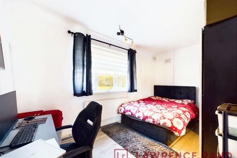 2 bedroom maisonette for sale - Harvey Road, Northolt, UB5