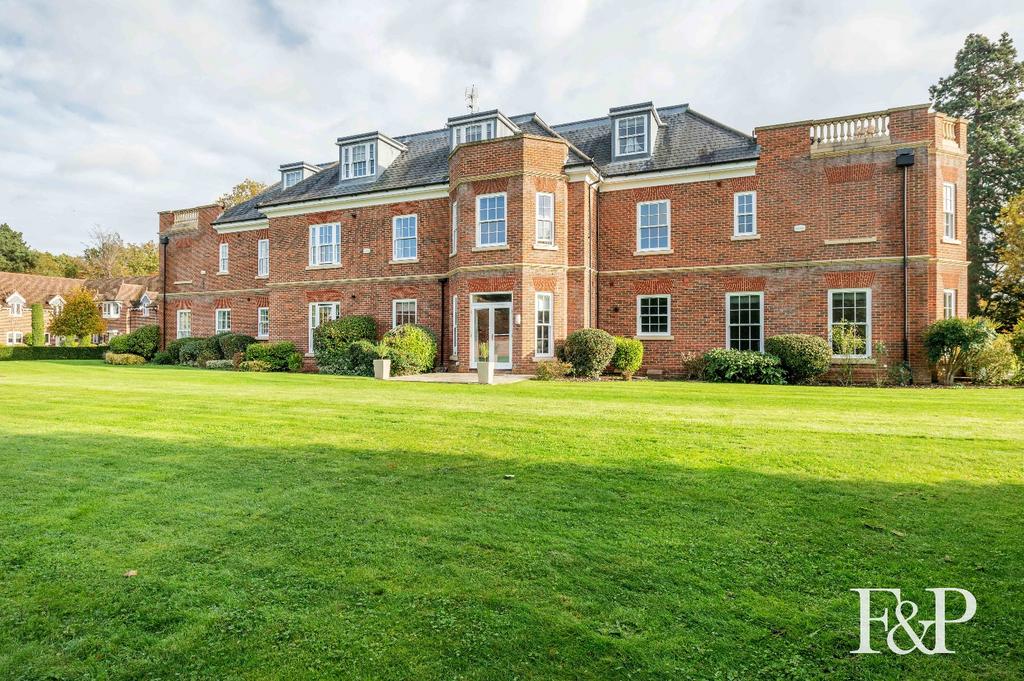 Drift Road, Winkfield, Windsor... 2 bed ground floor flat £2,950 pcm