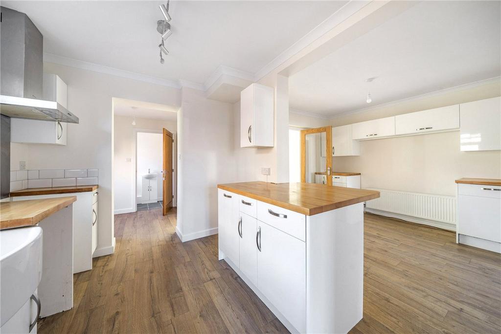 Newbery Avenue, Long Eaton... 3 bed semidetached house £1,450 pcm (£