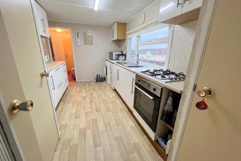 2 bedroom mobile home for sale - Bashley Cross Road, New Milton, Hampshire. BH25 5TA