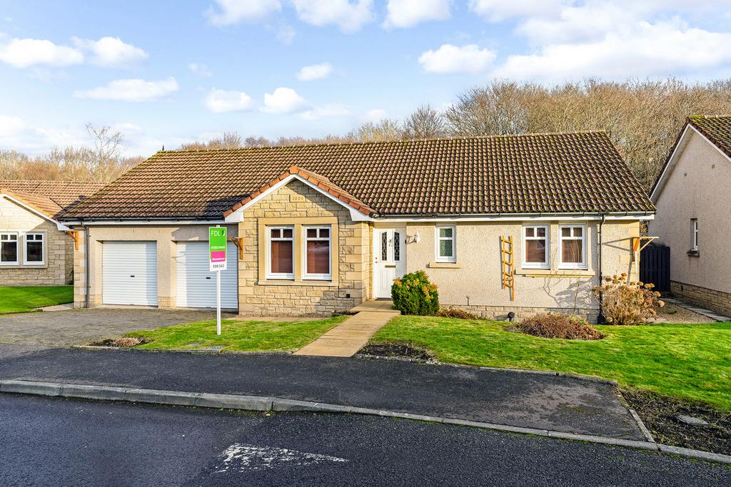 Ian Rankin Court, Cardenden, KY5 3 bed detached bungalow for sale £