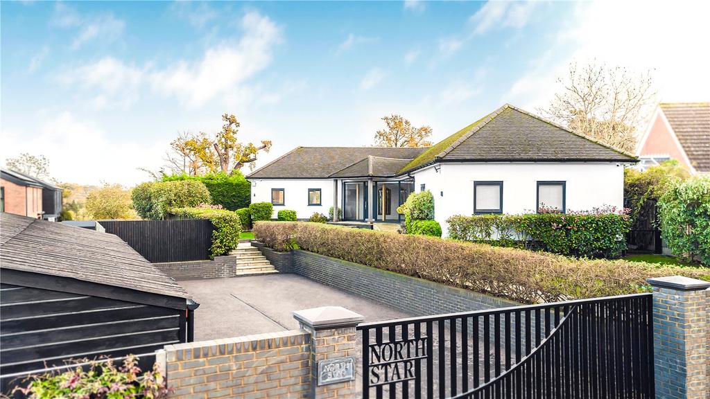 Newgate Street Village, Hertfordshire, SG13 4 bed bungalow to rent £