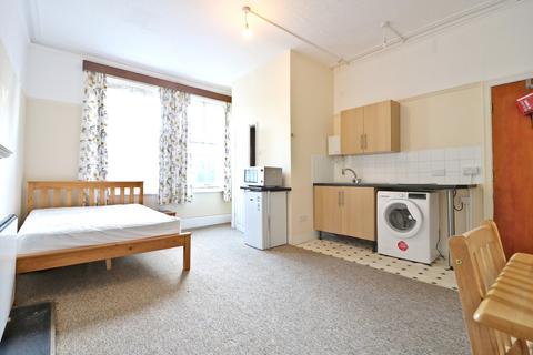 Studio to rent, 7 Castlebar Hill, Ealing, London, W5