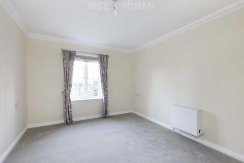 2 bedroom retirement property for sale, Pope`s Avenue, Twickenham TW2