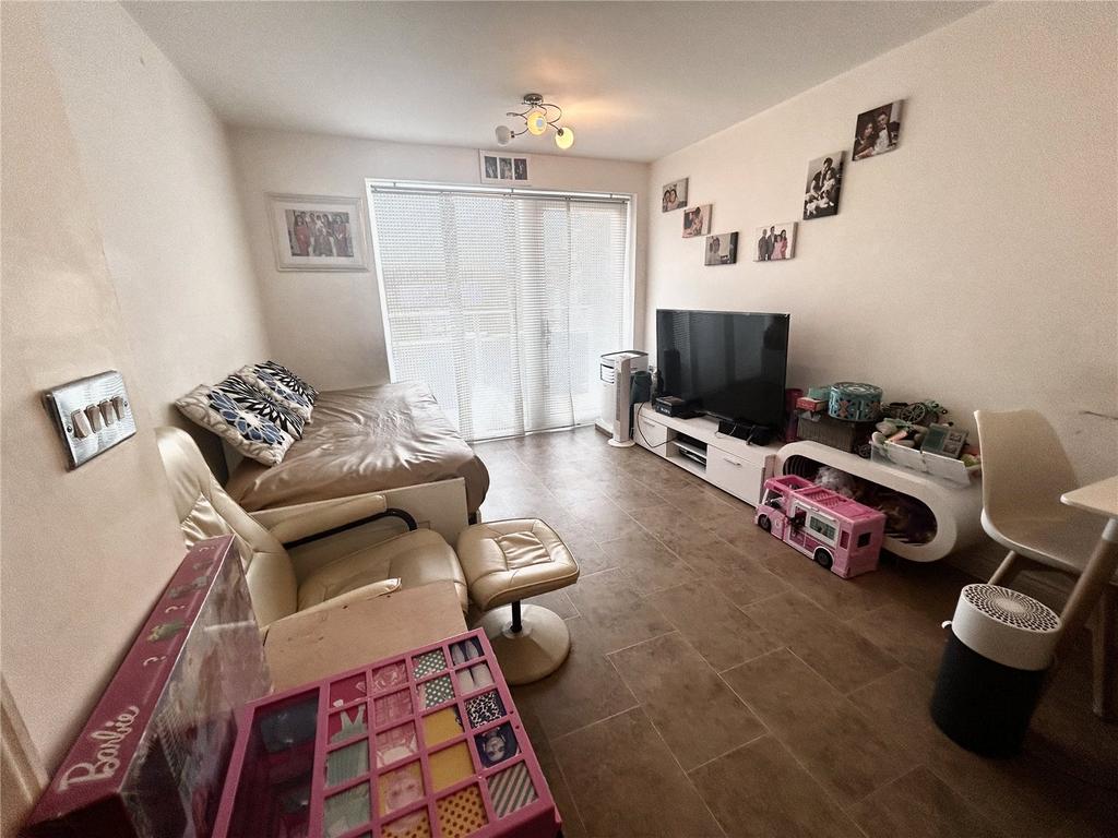 Apartment in Bromley - View 3