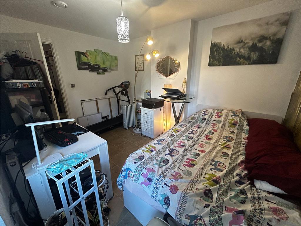 Apartment in Bromley - More