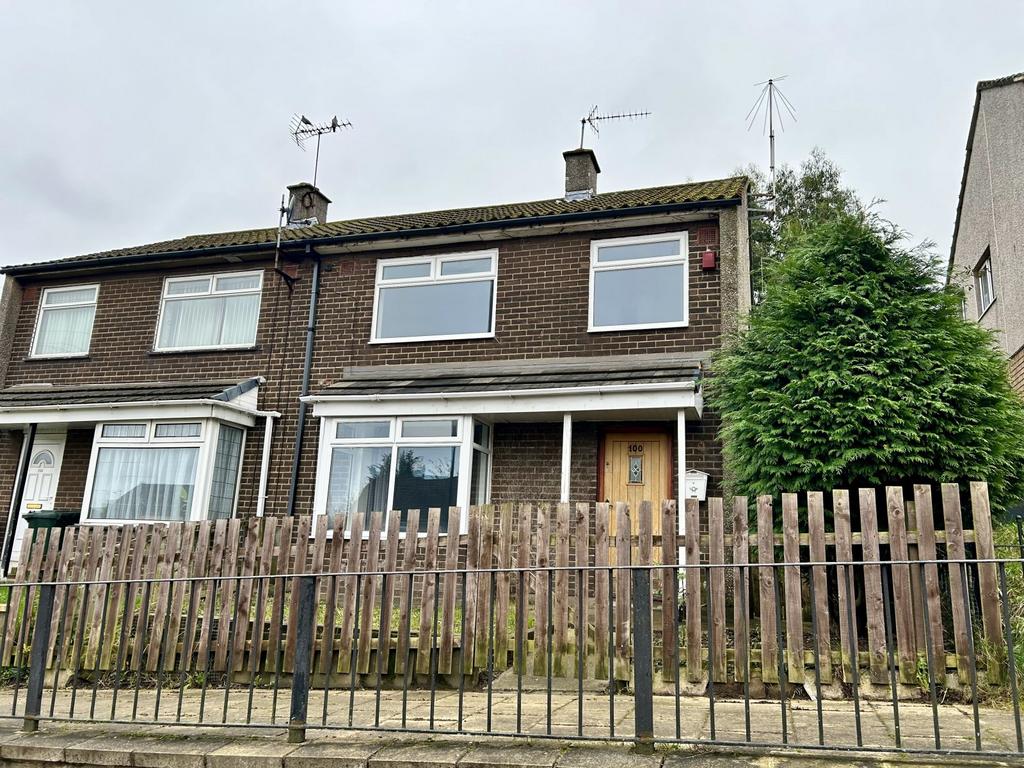 Broadstone Way, Holmewood, Bradford, BD4 3 bed semidetached house for