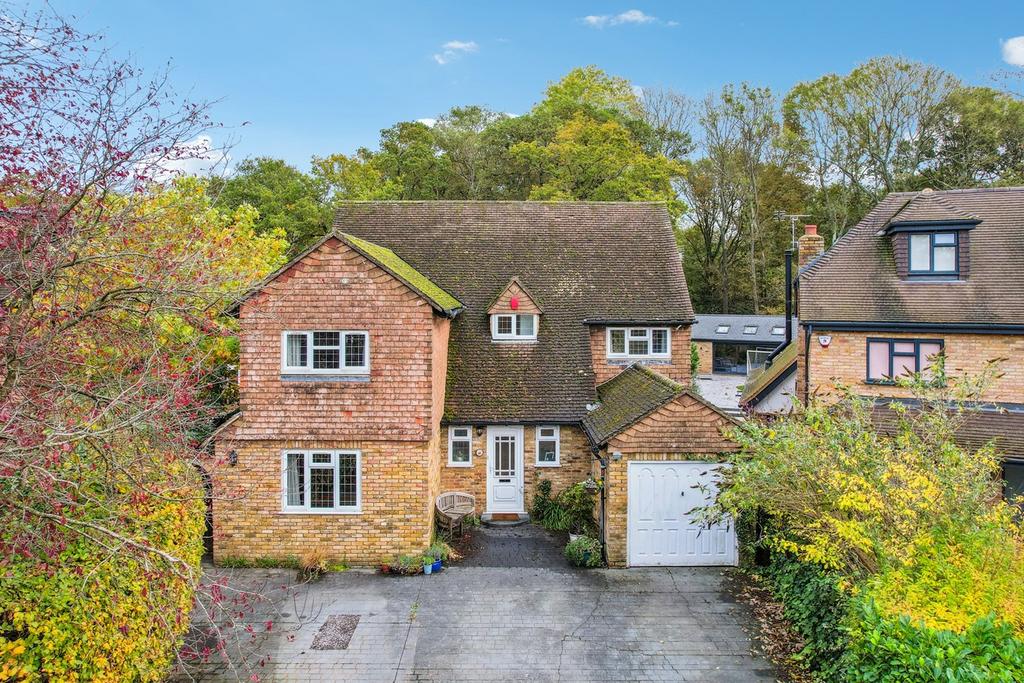 Ashenden Walk, Farnham Common SL2 5 bed detached house for sale £