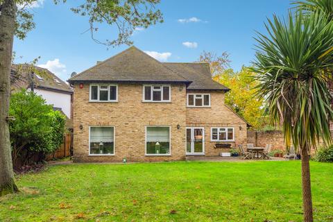 14 Ashenden Walk, Farnham Common, Slough, SL2 3UF