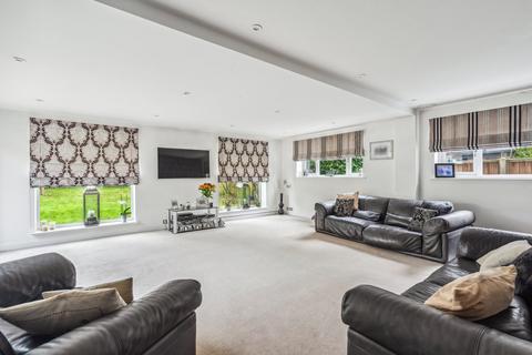 14 Ashenden Walk, Farnham Common, Slough, SL2 3UF
