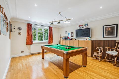 14 Ashenden Walk, Farnham Common, Slough, SL2 3UF