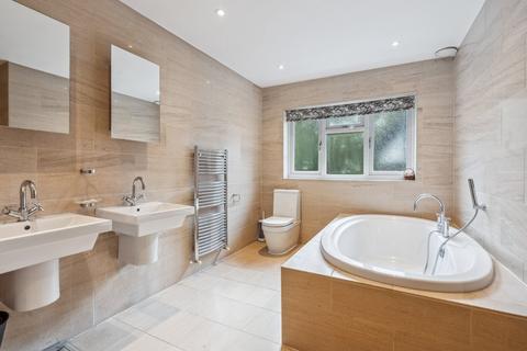 14 Ashenden Walk, Farnham Common, Slough, SL2 3UF