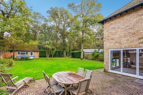 14 Ashenden Walk, Farnham Common, Slough, SL2 3UF