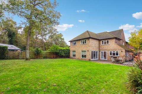 14 Ashenden Walk, Farnham Common, Slough, SL2 3UF