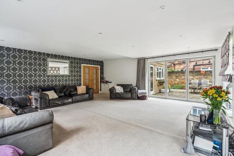 14 Ashenden Walk, Farnham Common, Slough, SL2 3UF