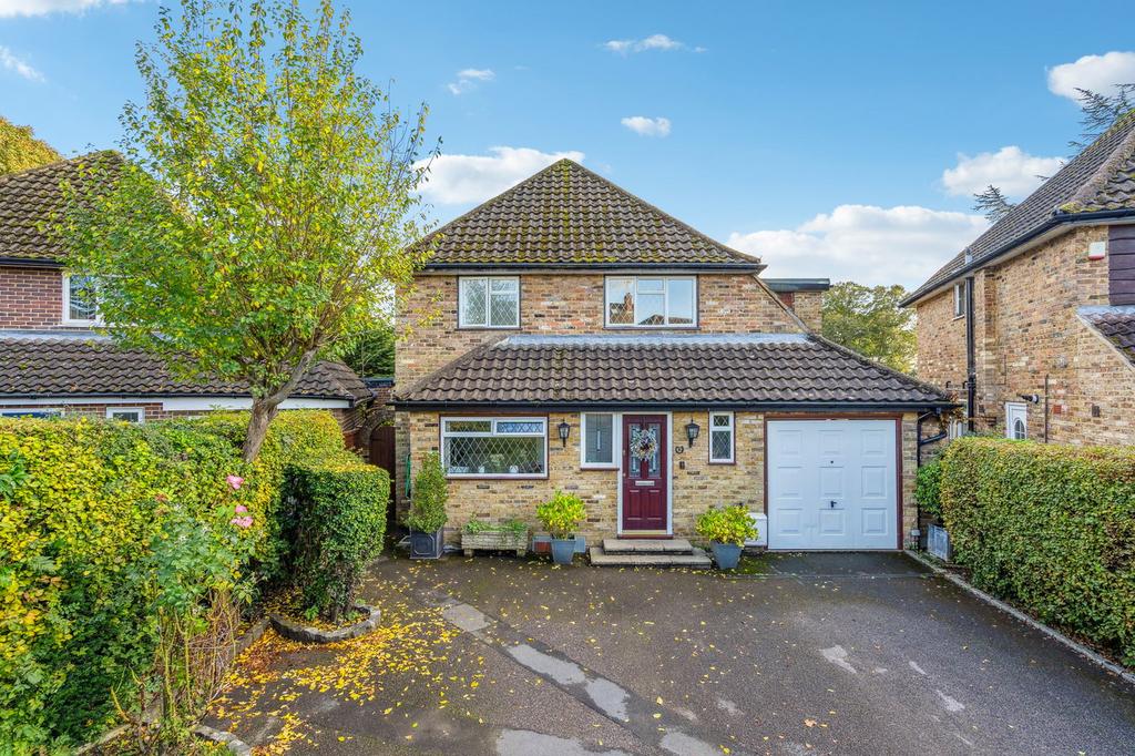 Bunby Road Stoke Poges Sl2 4 Bed Detached House For Sale £784 000