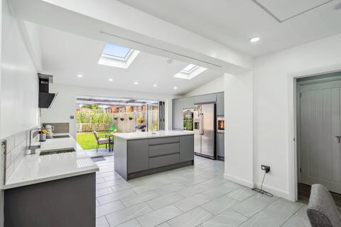 18 Lower Lees Road, Slough, SL2 2AB