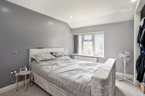 18 Lower Lees Road, Slough, SL2 2AB